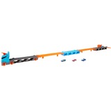 Hot Wheels 2-in-1 Rennbahn-Transporter mit 3 Fahrzeugen im Maßstab 1:64, Spielfahrzeug blau/orange