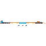 Hot Wheels 2-in-1 Rennbahn-Transporter mit 3 Fahrzeugen im Maßstab 1:64, Spielfahrzeug blau/orange