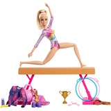 Mattel Barbie Turnspaß-Spielset, Puppe mit mehr als 10 Zubehörteilen und Drehfunktion