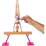 Mattel Barbie Turnspaß-Spielset, Puppe mit mehr als 10 Zubehörteilen und Drehfunktion