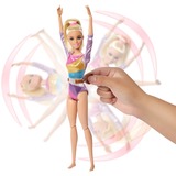 Mattel Barbie Turnspaß-Spielset, Puppe mit mehr als 10 Zubehörteilen und Drehfunktion