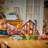 LEGO 42705 Friends Gemütliche Hütte im Herbstwald, Konstruktionsspielzeug 