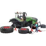 bruder Fendt 1050 Vario, Modellfahrzeug mit Mechaniker und Werkstattausstattung