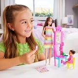 Mattel Barbie Lehrerin-Puppe mit Kleinkind-Puppe und Unterrichtszubehör 
