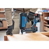 Bosch Professional Akku-Holztacker GTH 18V-38 2M Professional solo, 18Volt, Elektrotacker blau/schwarz, ohne Akku und Ladegerät, in L-BOXX