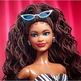 Mattel Barbie Signature Sammelpuppe zum 65. Jubiläum mit braunen Haaren und schwarz-weißer Robe
