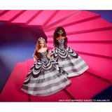 Mattel Barbie Signature Sammelpuppe zum 65. Jubiläum mit braunen Haaren und schwarz-weißer Robe