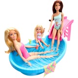 Mattel Barbie Pool mit Puppe mit Pool, Rutsche, Handtuch und Accessoires