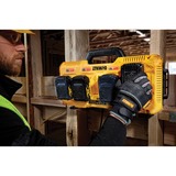 DEWALT Vierfach-Schnelladegerät DCB104 gelb/schwarz, für 10,8 V / 14,4 V / 18 V XR- bzw. XR FLEXVOLT Li-Ion-Akkus