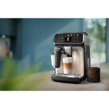 Philips Series 5500 Latte Go EP5547/90, Vollautomat schwarz/chrom