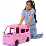 Mattel Barbie Super Abenteuer-Camper Spielset, Spielfahrzeug mit Dachzelt, Grill mit Farbwechseleffekt und 60 Zubehörteilen