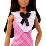 Mattel Barbie Fashionistas-Puppe mit schwarzem Haar und Karokleid 