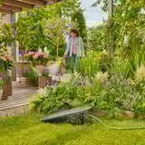 GARDENA Undercover Schlauchbox RollUp M, 20 Meter, Schlauchtrommel schwarz/türkis